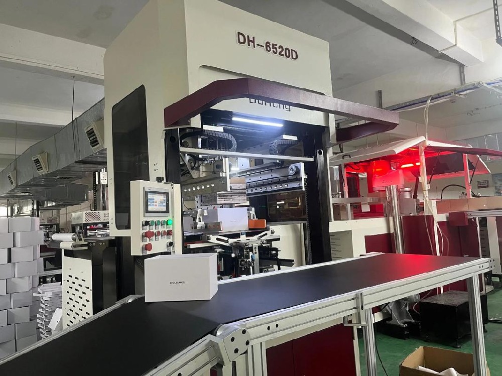 Auto rigid cardboard box